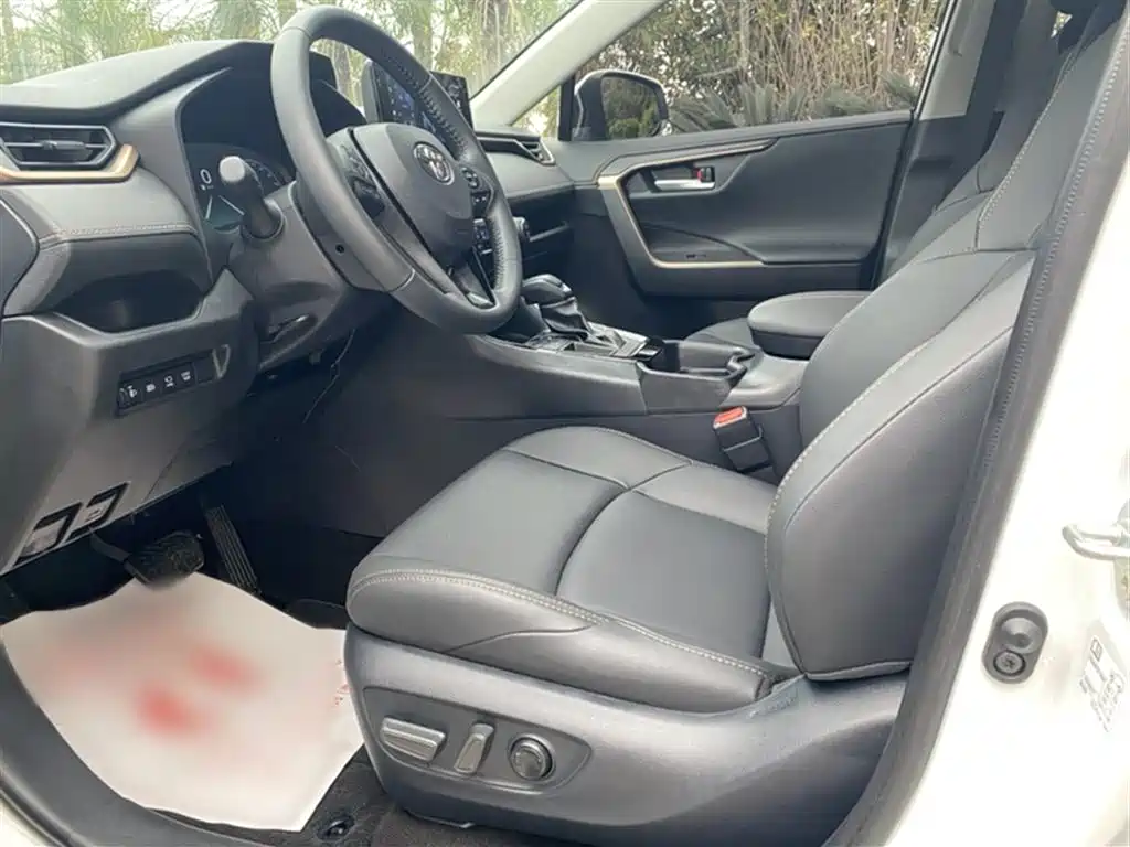 Toyota Wildlander 2024 2.0L CVT 2WD Luxury PLUS Edition фото 13