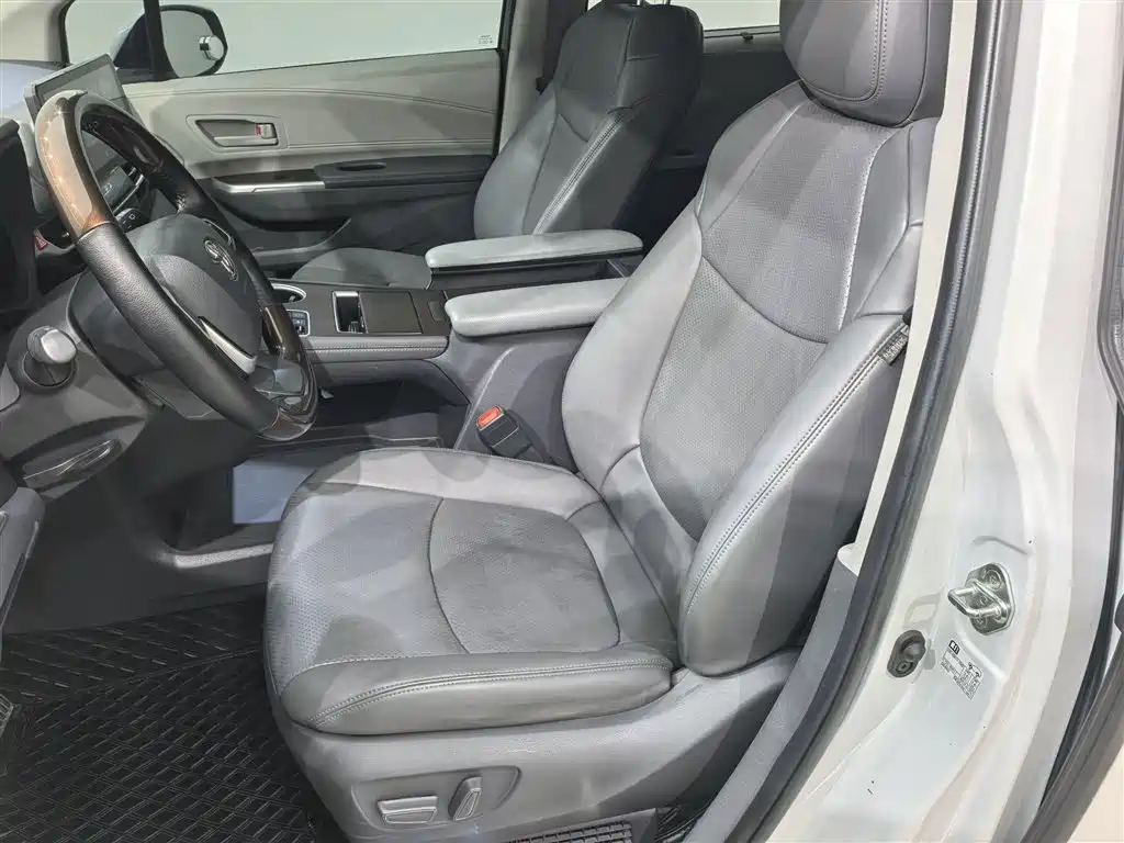 Toyota Sienna 2021 2.5L Hybrid Comfort Edition фото 12