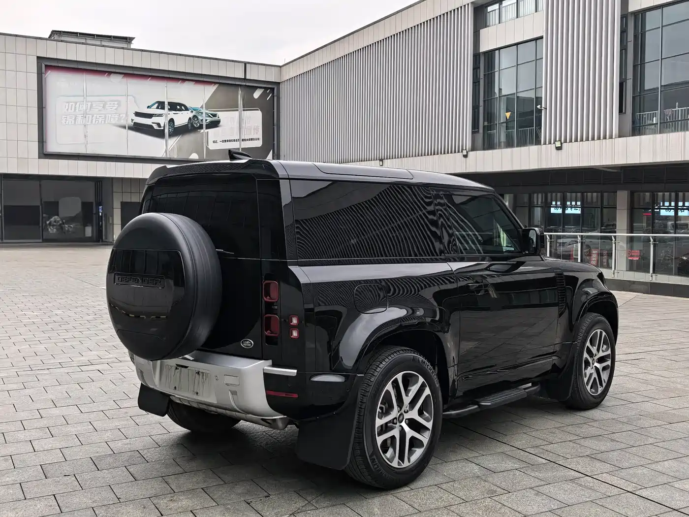 Land Rover Defender 2022 Model 90 3.0T P400 XS фото 5