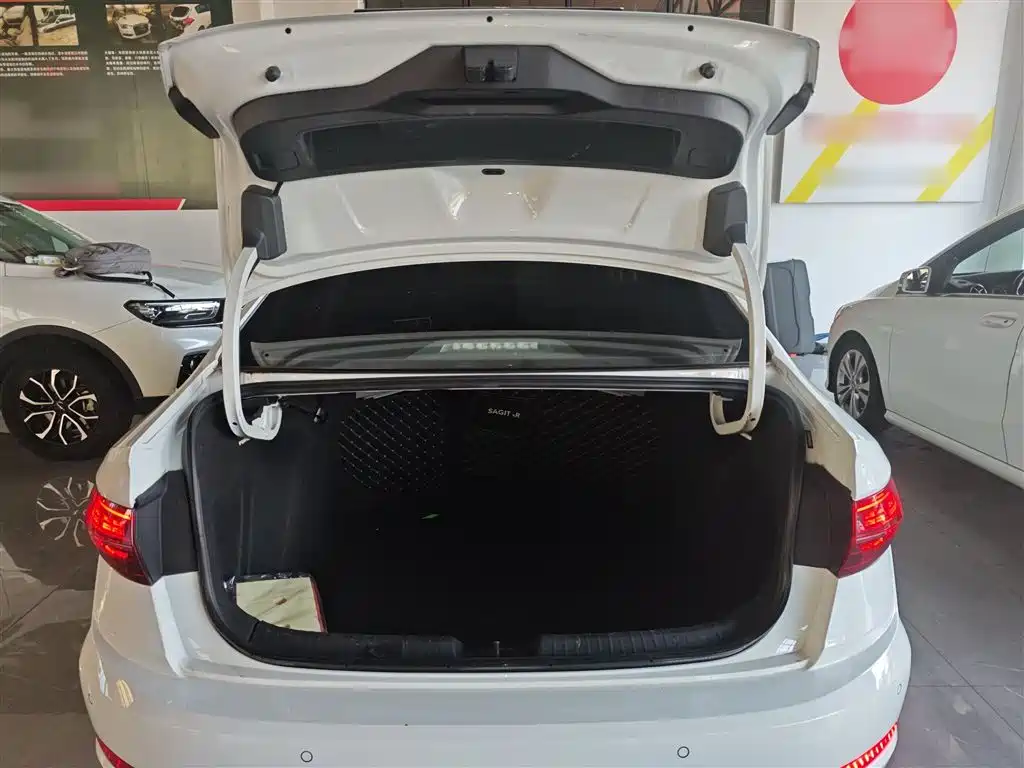 Volkswagen Sagitar 2021 280TSI DSG Surpassing Edition фото 19