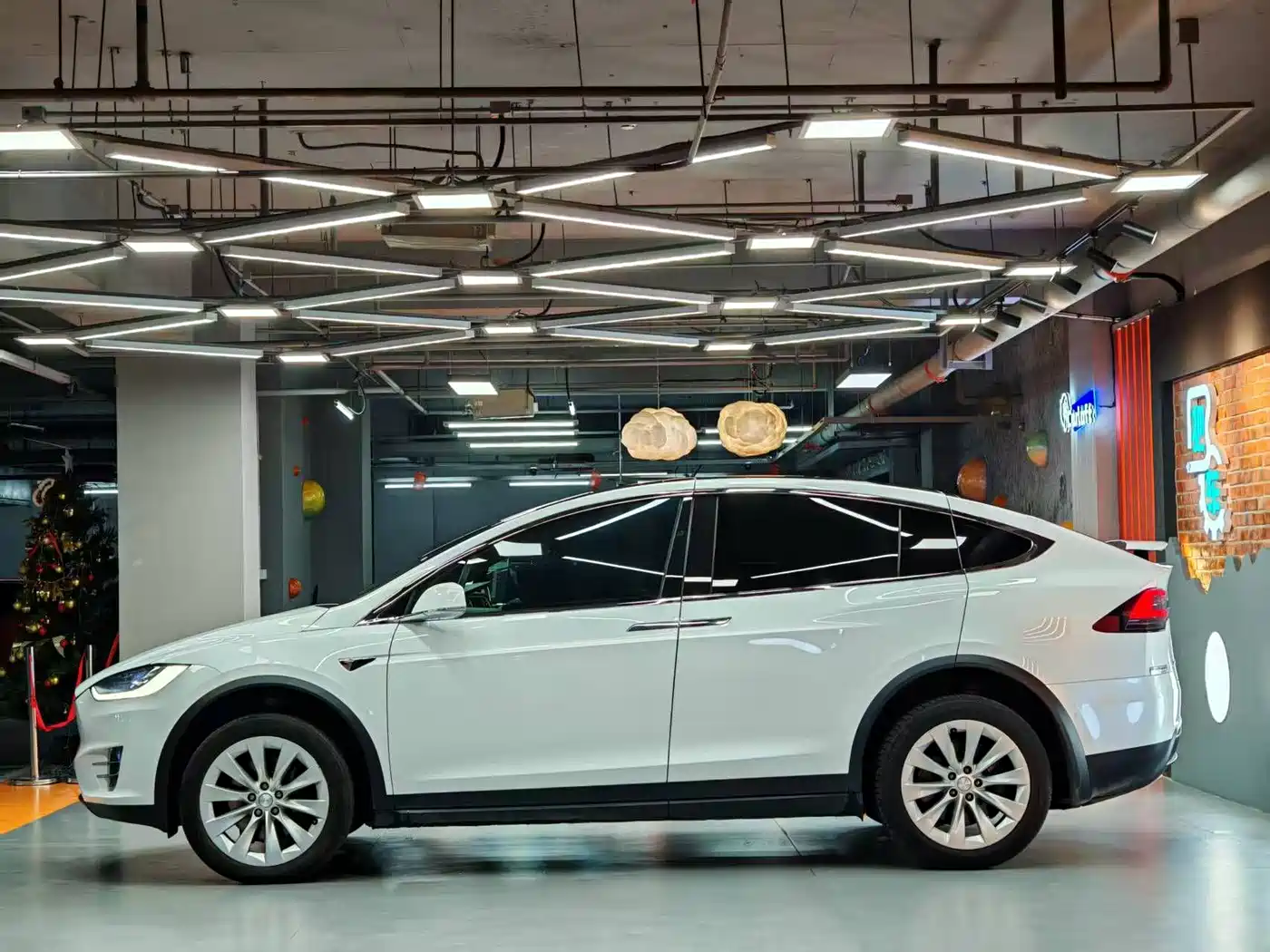 TESLA MODEL X