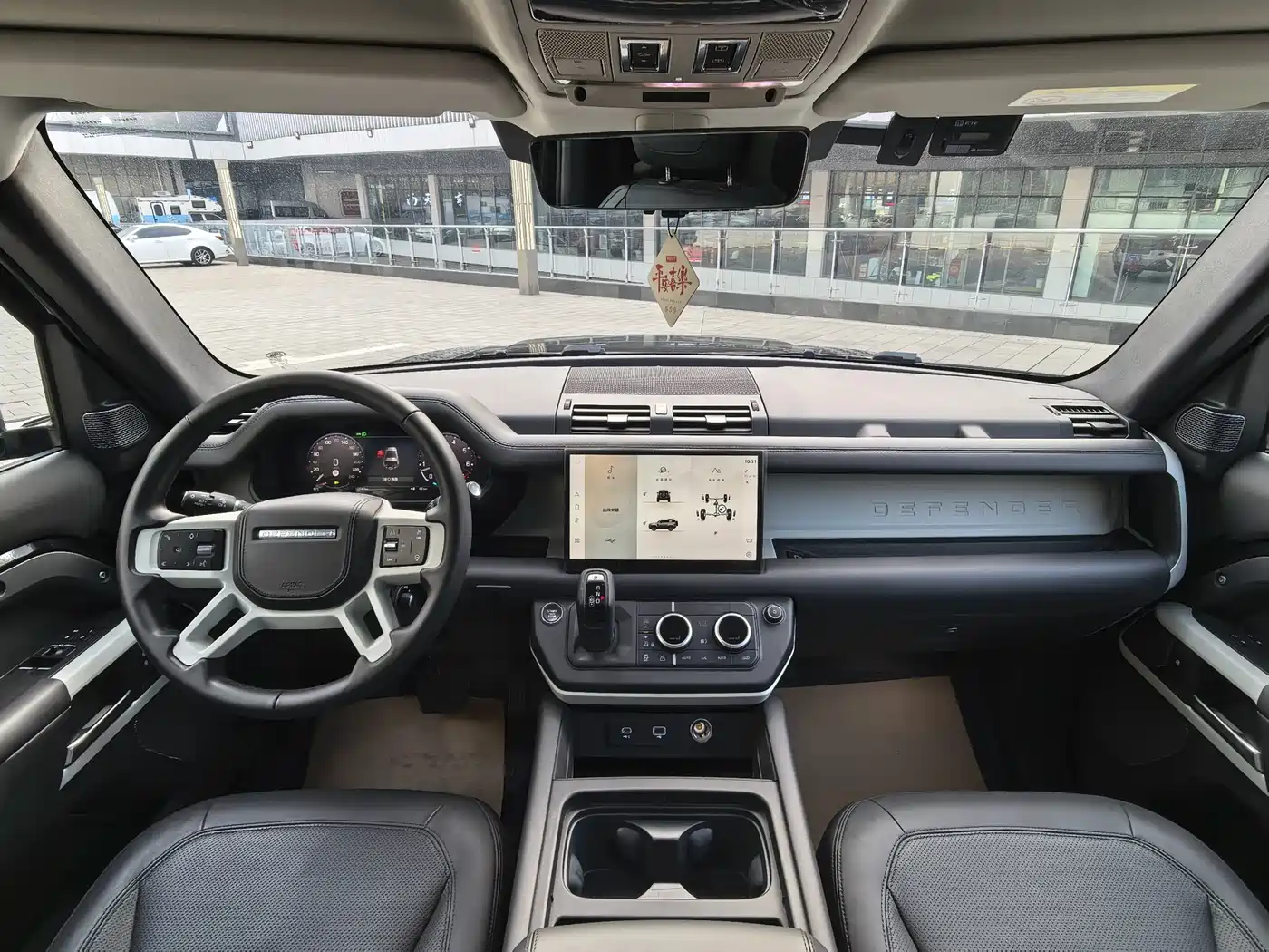 Land Rover Defender 2022 Model 90 3.0T P400 XS фото 15