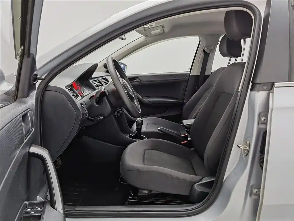 Volkswagen Santana 2015 1.4L Manual Trend Edition фото 10