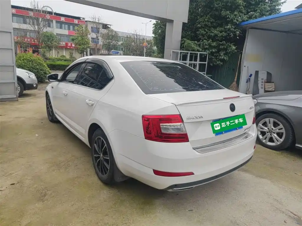 Škoda Octavia 2017 1.6L Automatic Smart Edition фото 5