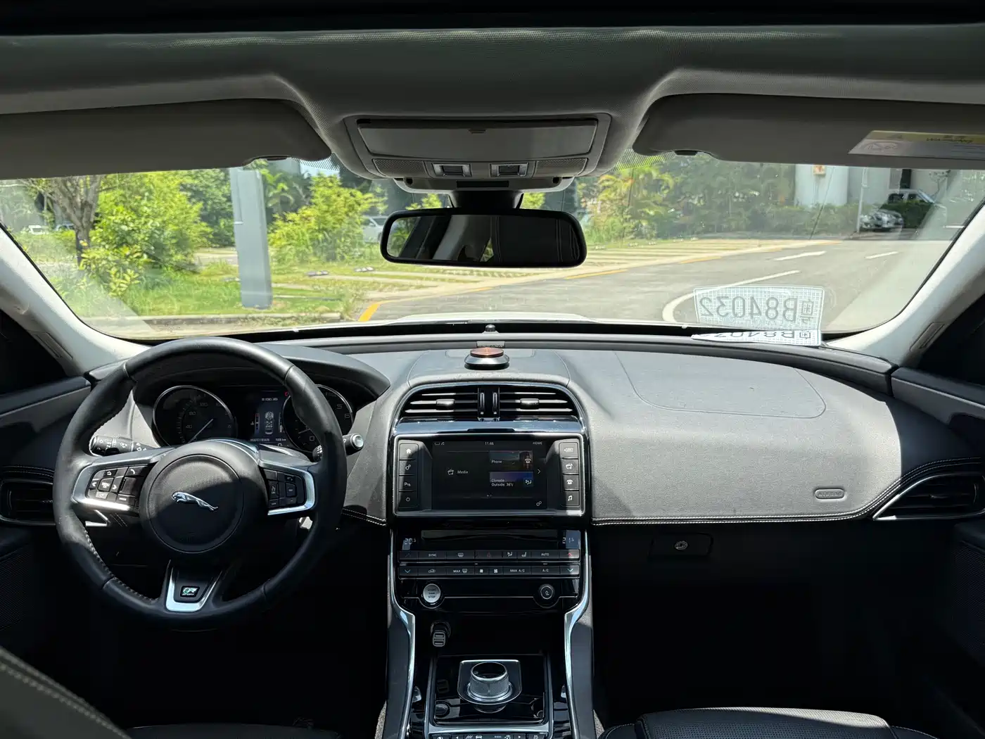 Jaguar XE 2015 2.0T 200PS R-Sport фото 9