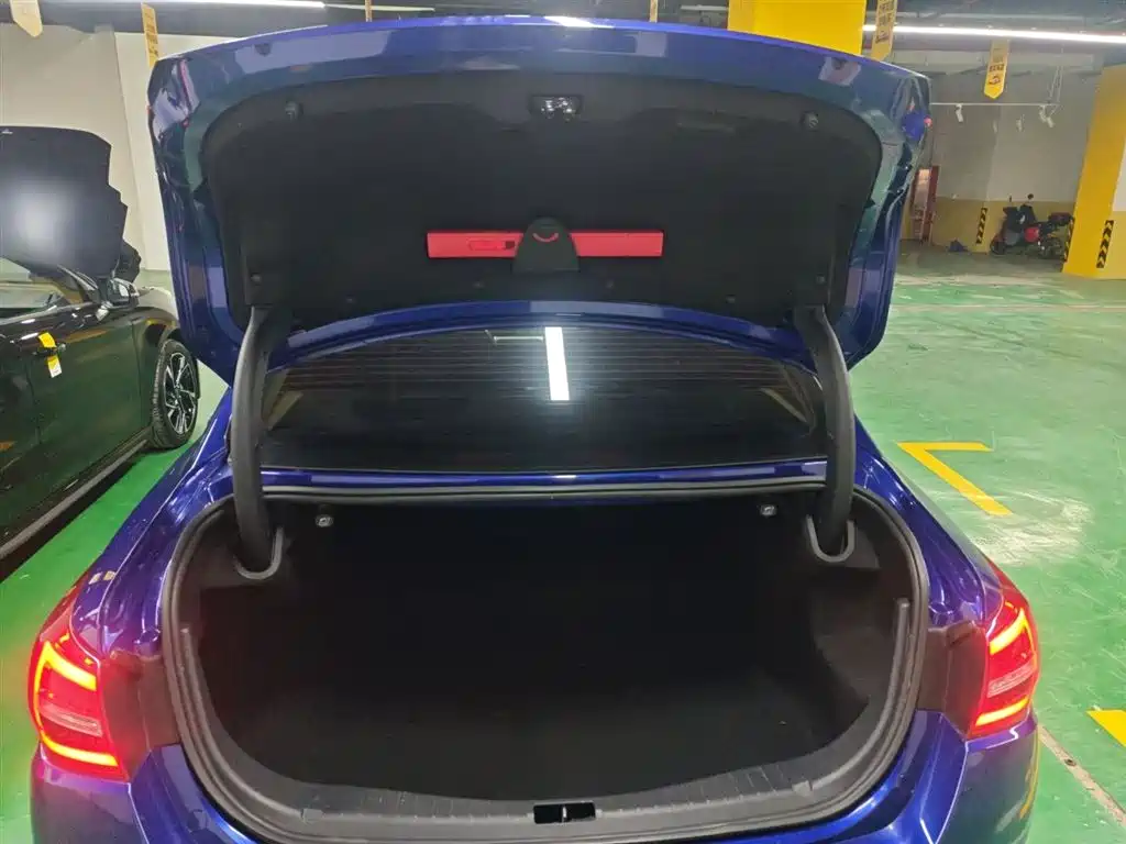 Hongqi H5 2020 1.8T Automatic Smart Connection Qi Rhythm Edition фото 12