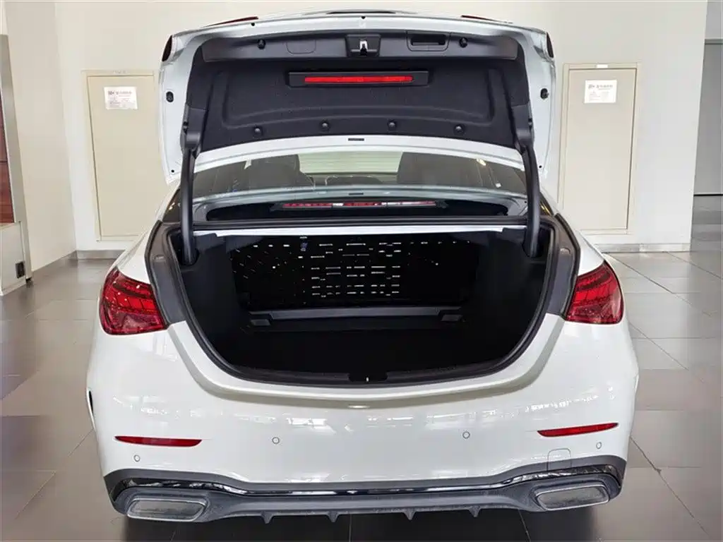 Mercedes-Benz C-Class 2024 Facelift III C 260 L Night Sport Edition фото 7