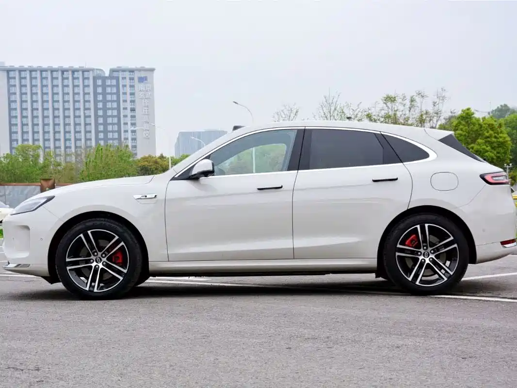 AITO Wenjie AITO M5 2025 Extended Range Ultra AWD фото 5