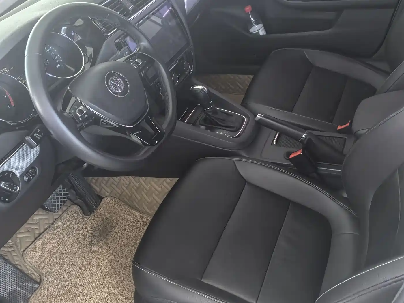 Volkswagen Sagitar 2017 1.6L Automatic Comfort фото 4