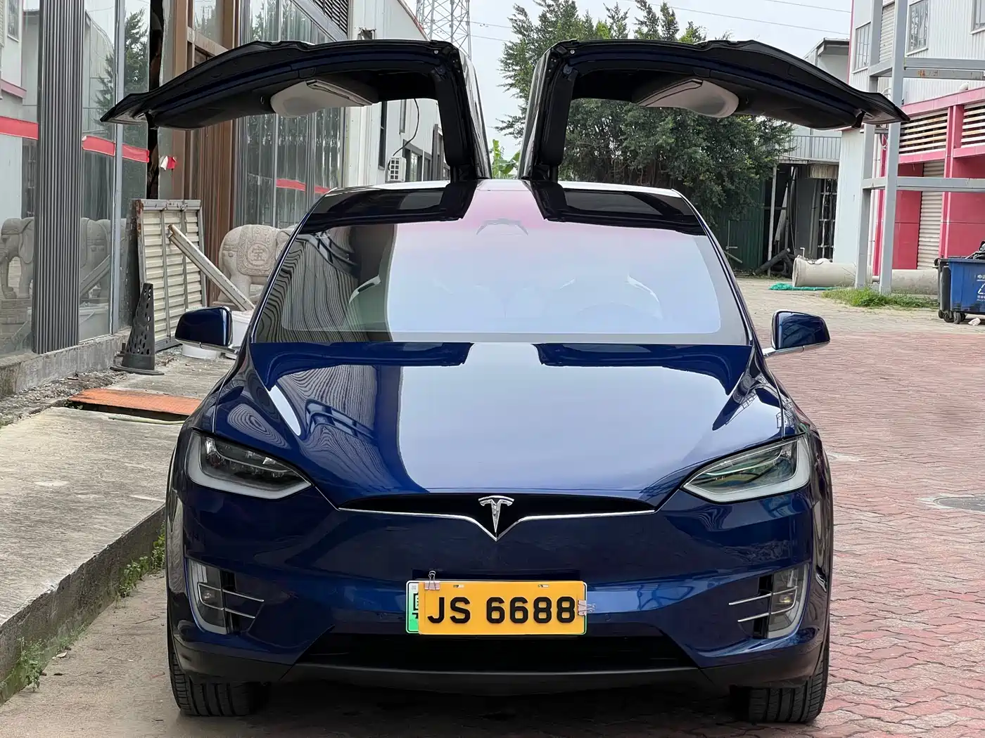 TESLA MODEL X