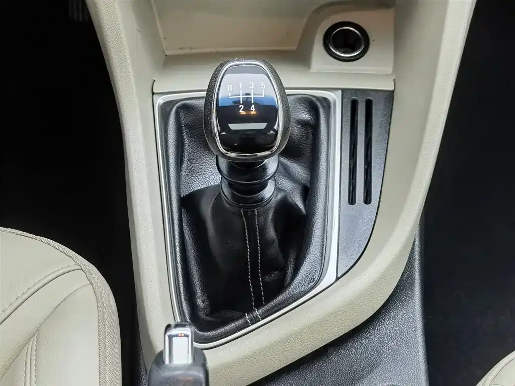 Buick Excelle 2016 15N Manual Elite фото 13