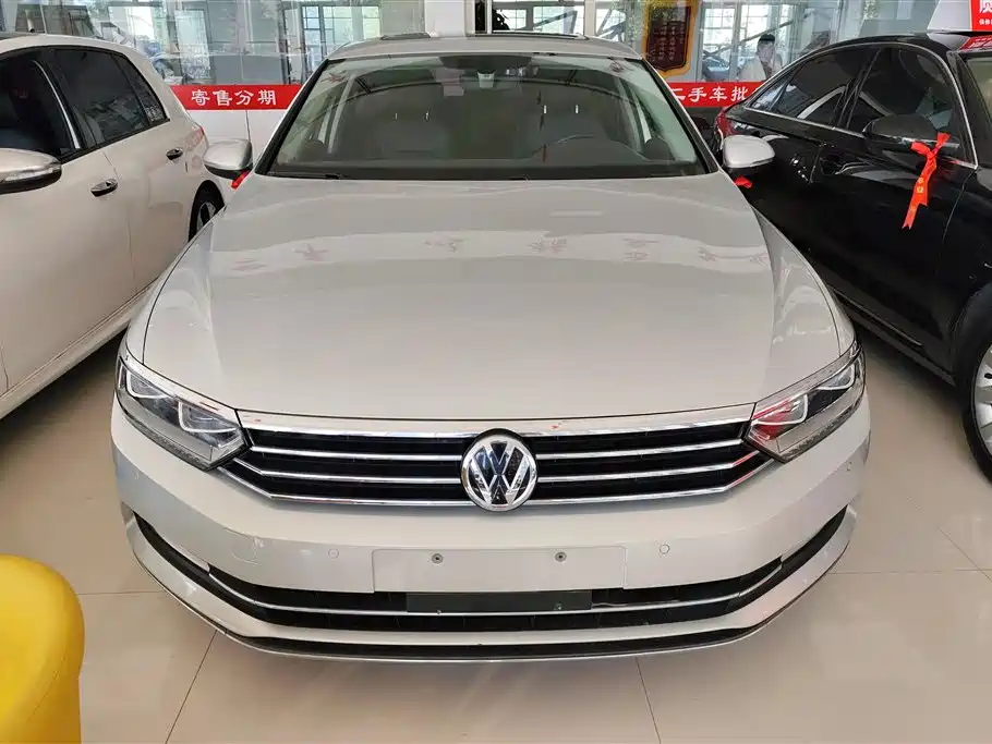 Volkswagen Magotan 2018 Facelift 330TSI DSG Luxury фото 2