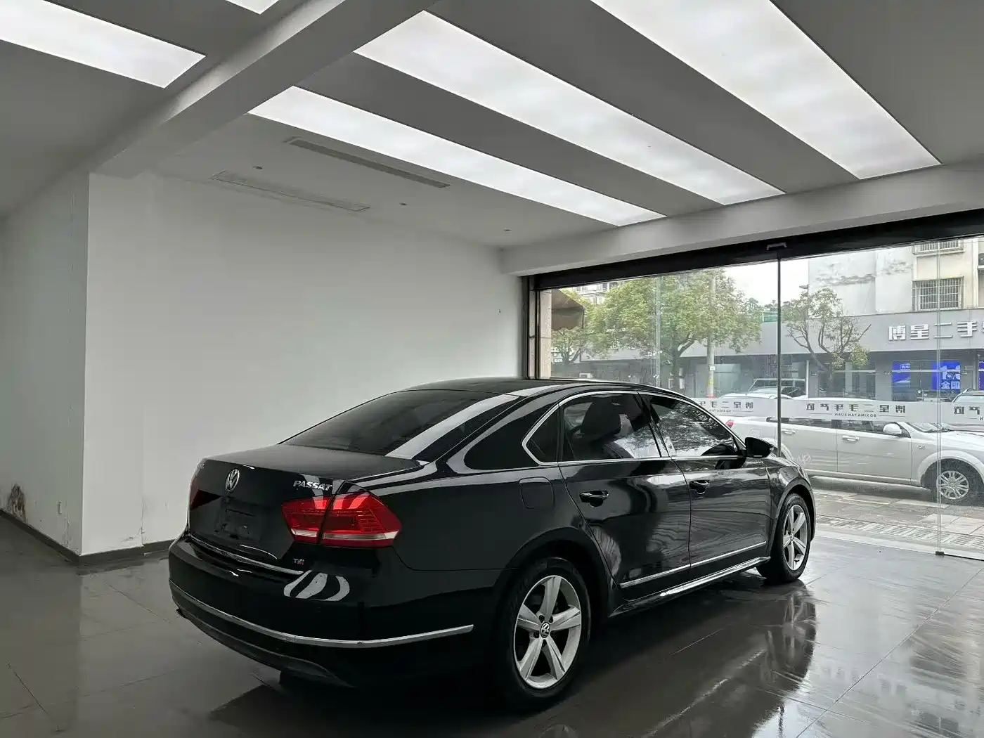 Volkswagen Passat 2011 1.8TSI Automatic Premium Edition фото 9