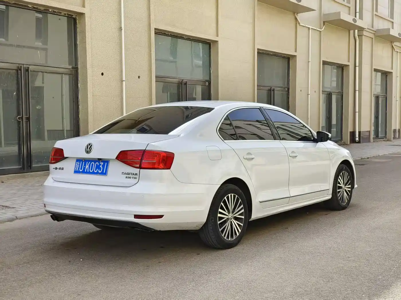 Volkswagen Sagitar 2017 230TSI Automatic Luxury фото 7