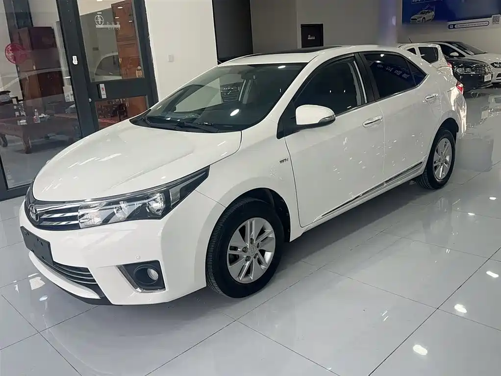 Toyota Corolla 2014 1.6L CVT GL-i фото 2