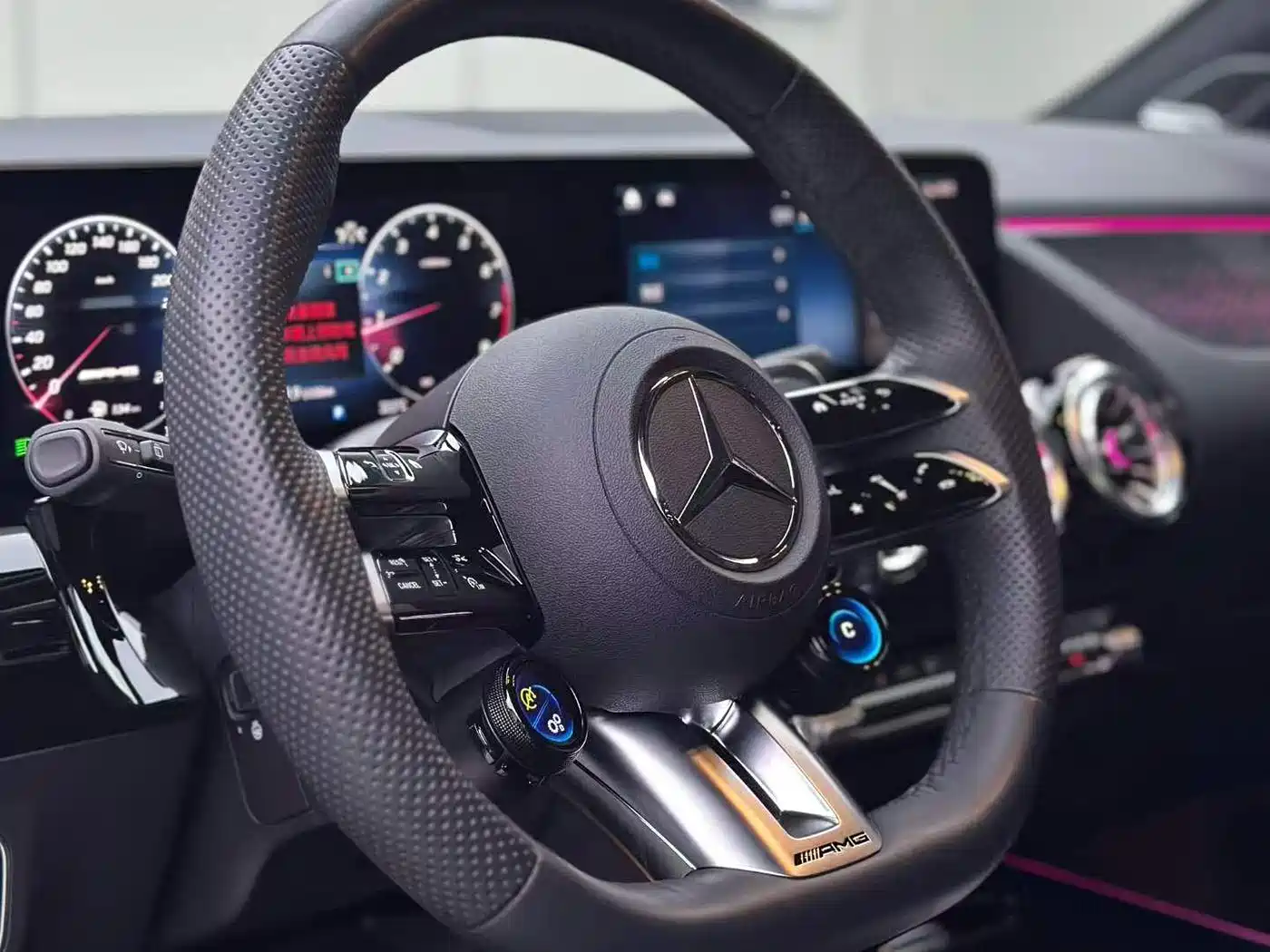 Mercedes-Benz GLA AMG 2024 AMG GLA 35 4MATIC фото 7