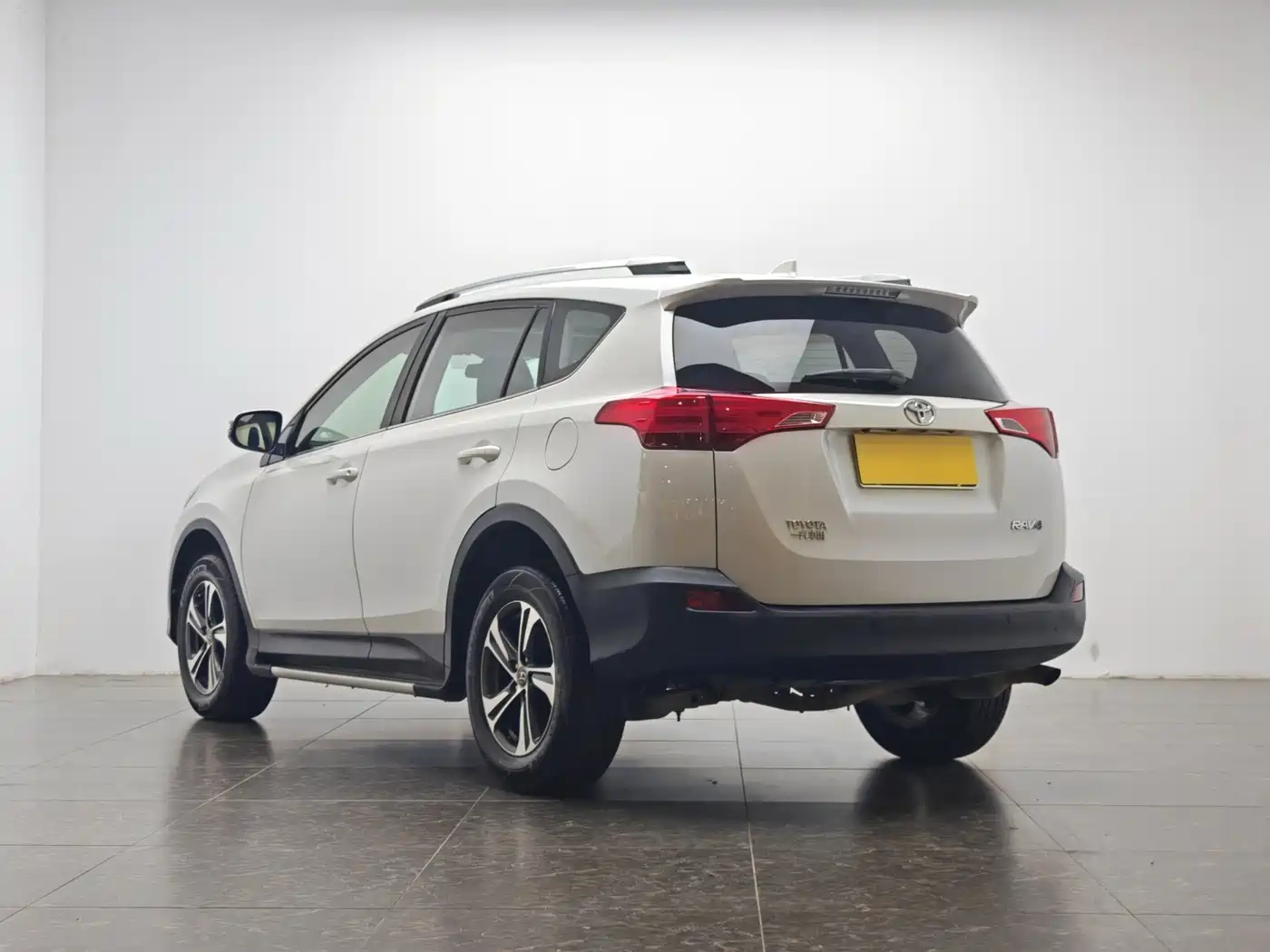Toyota RAV4 Rongfang 2015 2.0L CVT 2WD Trend Edition фото 4
