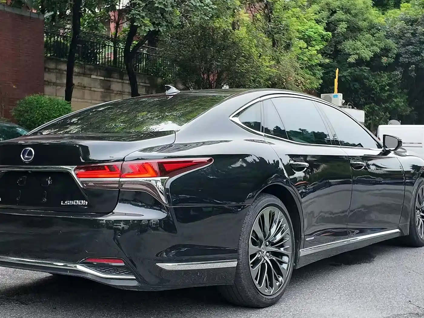 LEXUS LS