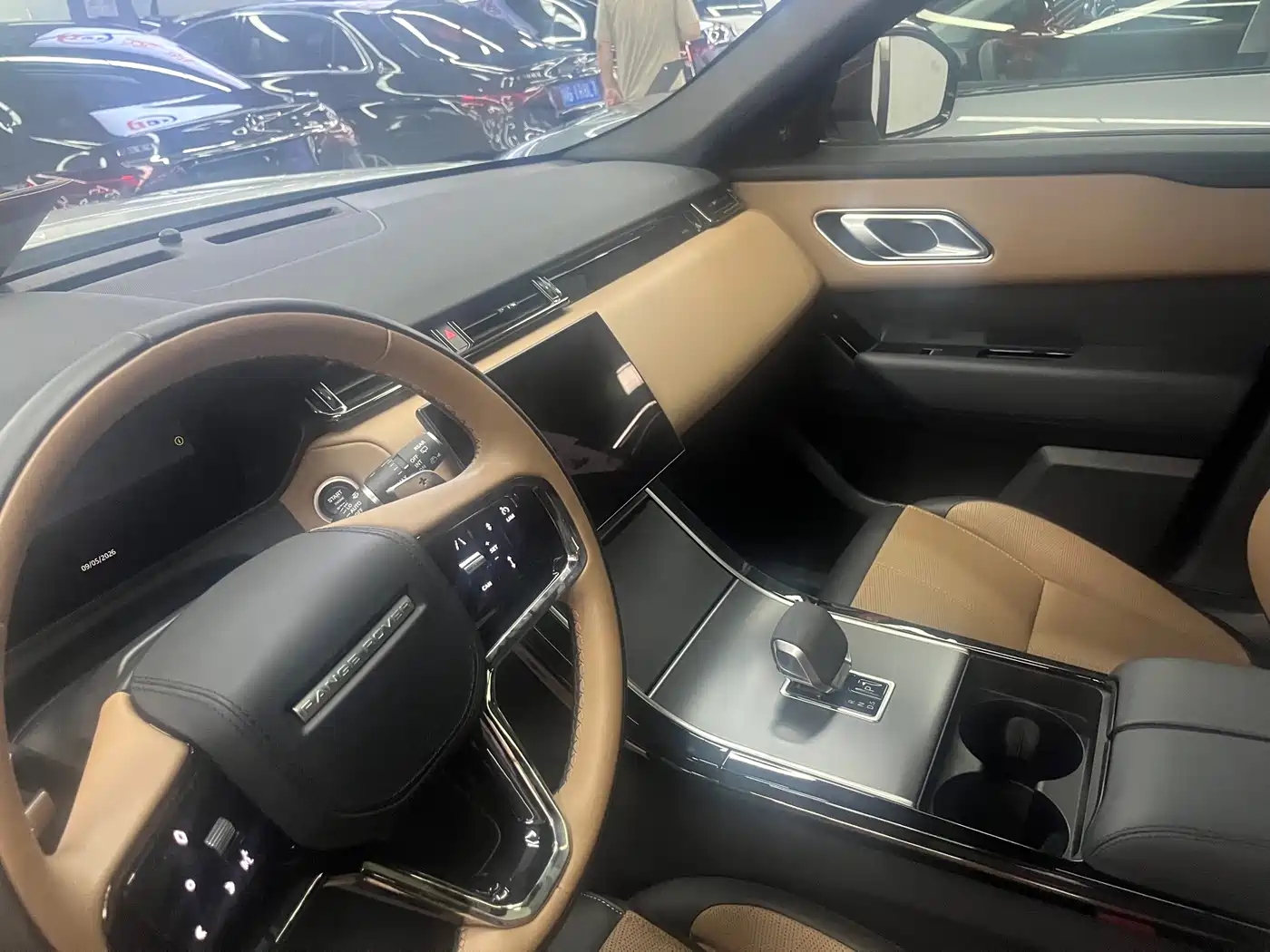 Land Rover Range Rover Velar 2024 Dynamic HSE фото 10