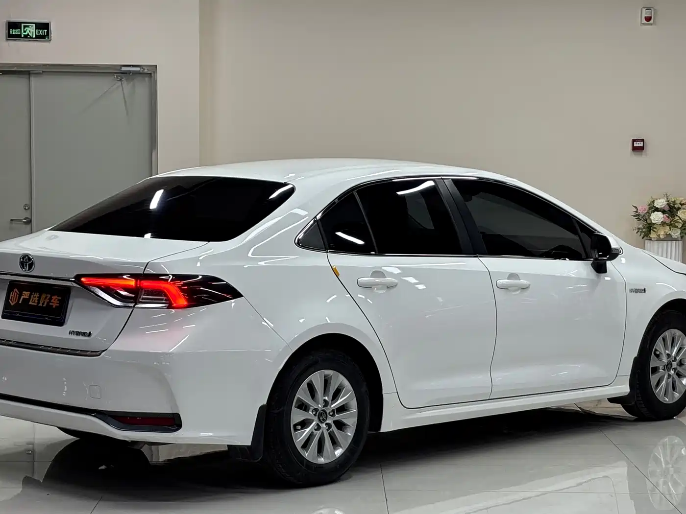 Toyota Corolla 2023 1.8L Smart Hybrid Dual Engine Pioneer Edition фото 4
