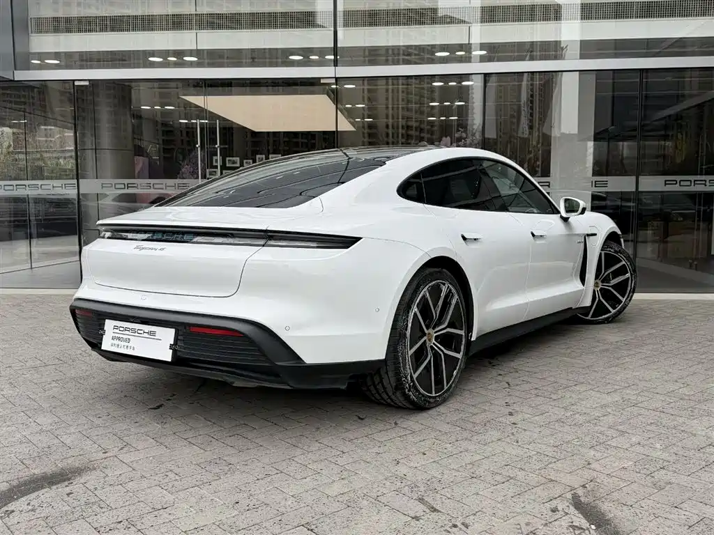 PORSCHE TAYCAN