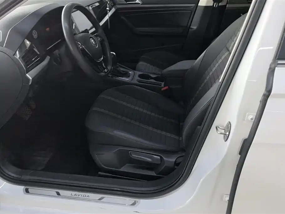 Volkswagen Lavida 2022 1.5L Auto Comfort Edition фото 9