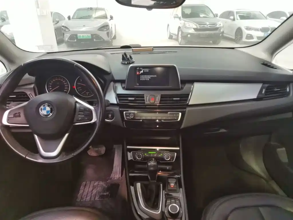 BMW 2 Series Touring 2016 218i Fashion Model фото 10