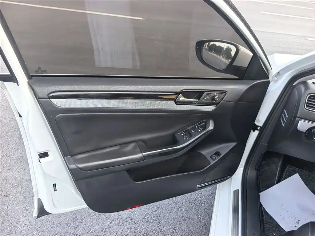 Volkswagen Sagitar 2015 1.6L Automatic Comfort фото 13