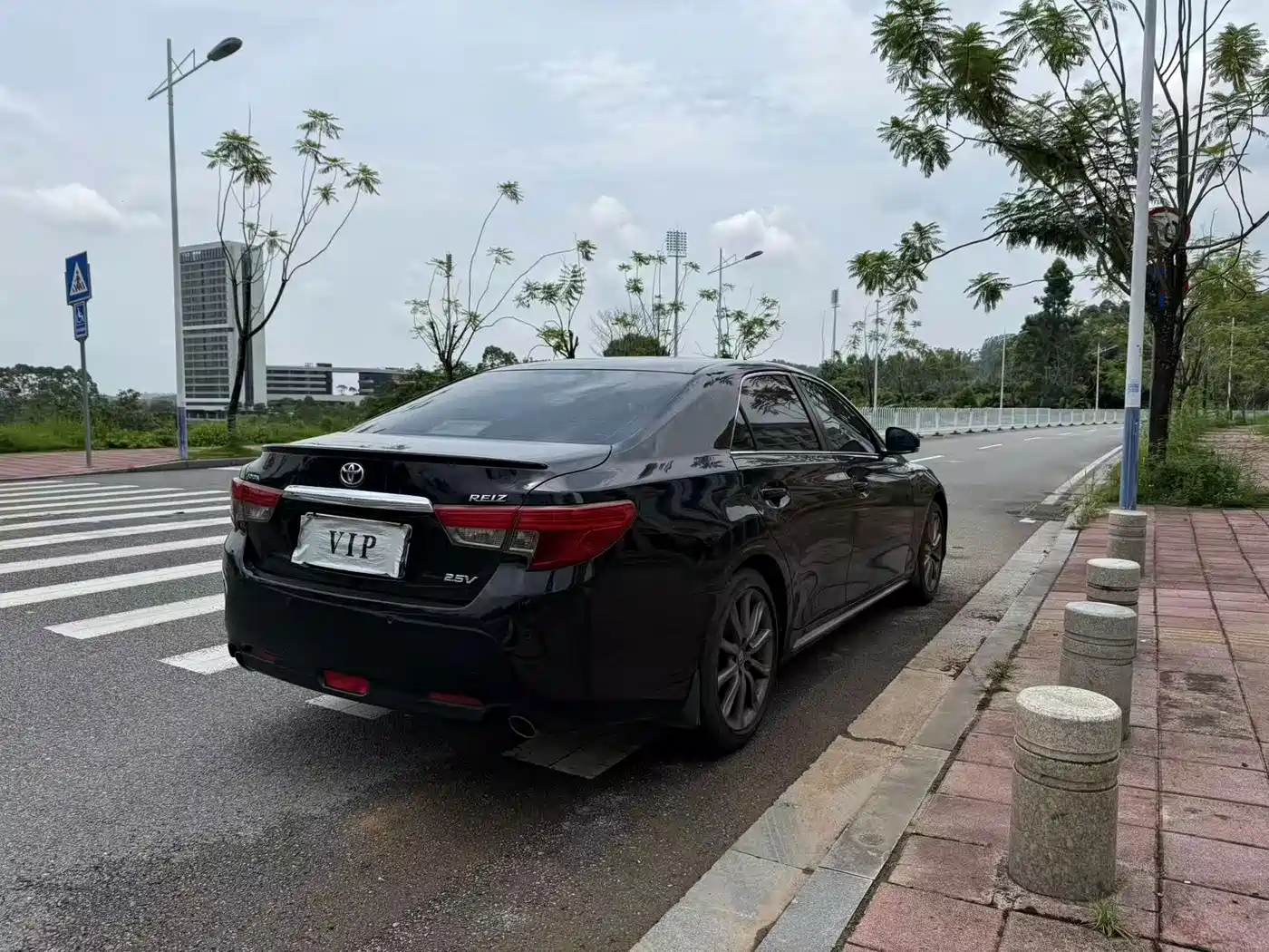 Фото 7 - Toyota Reiz