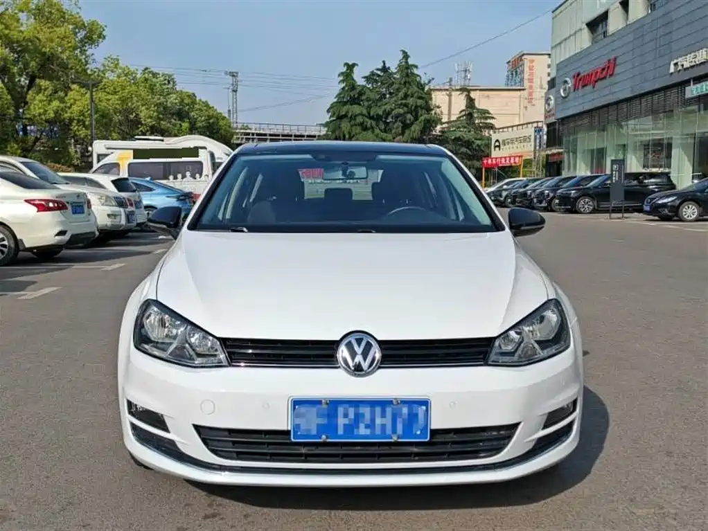 Volkswagen Golf 2017 1.6L Auto Comfort Millionth Edition фото 2