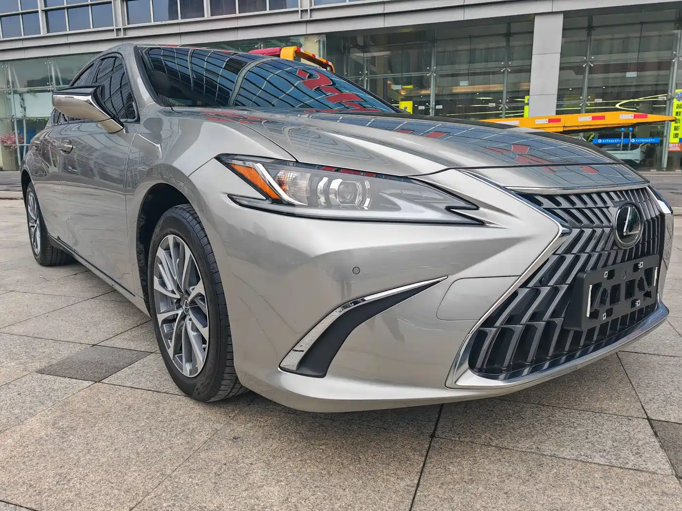 Lexus ES 2023 200 Excellence Edition фото 3