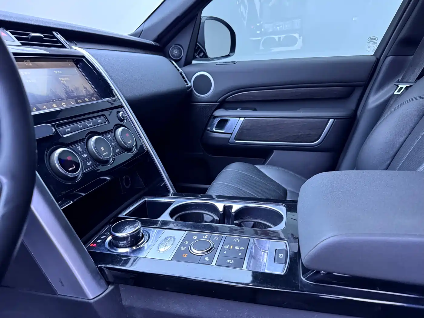 Land Rover Discovery 2019 3.0 SC V6 SE фото 9
