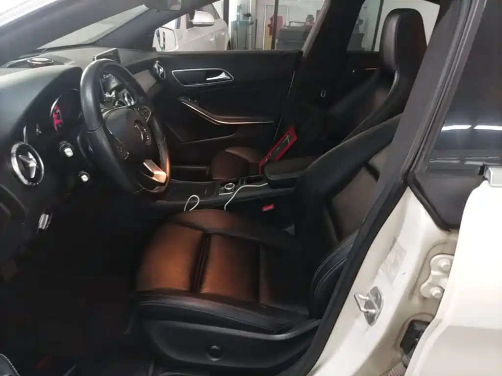 Mercedes-Benz CLA (Import) 2016 CLA 200 Fashion фото 15