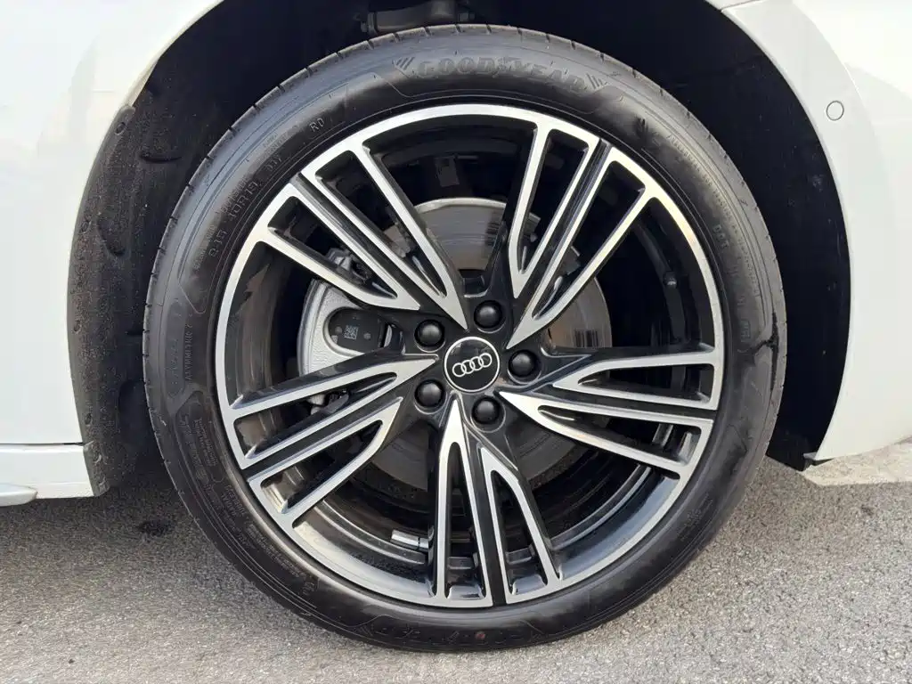 Фото 14 - Audi A5L