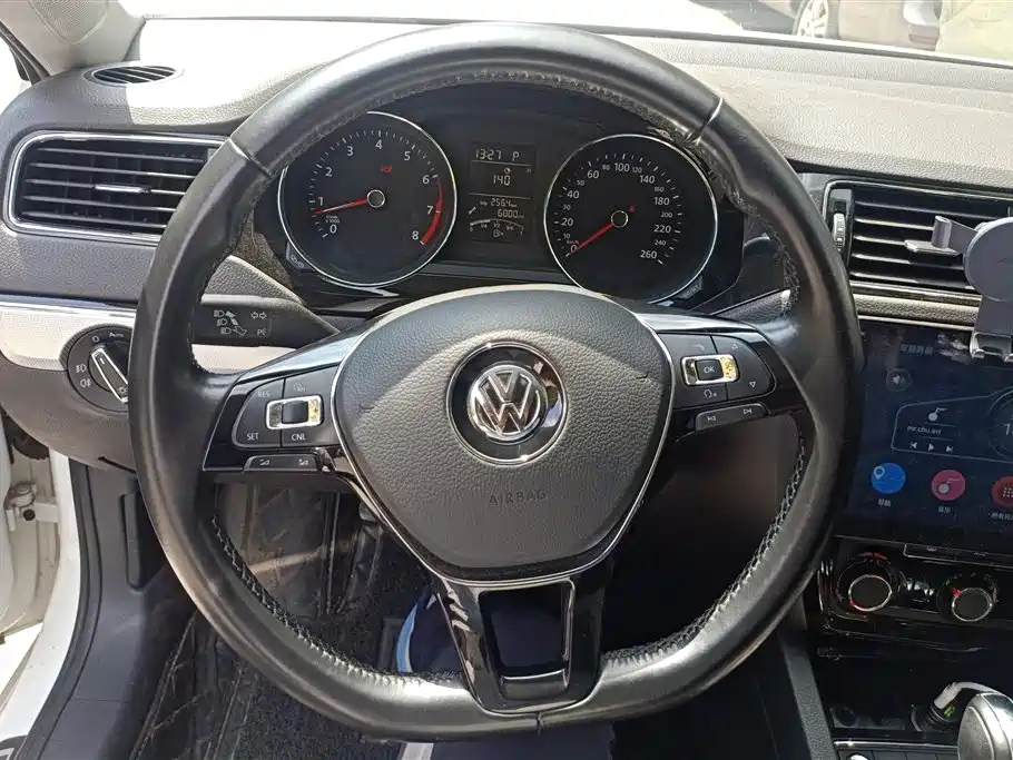 Volkswagen Sagitar 2018 1.6L Automatic Comfort фото 13