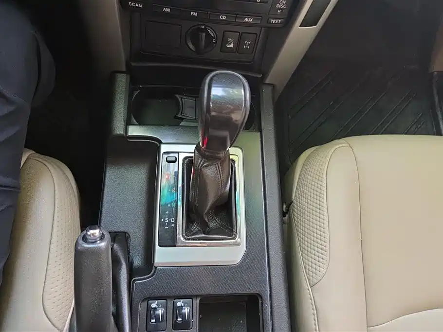Toyota Prado 2010 4.0L Automatic TX-L фото 16