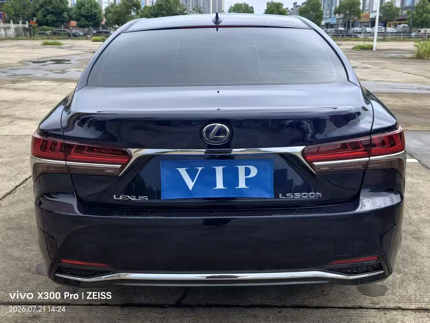 Фото 5 - Lexus LS
