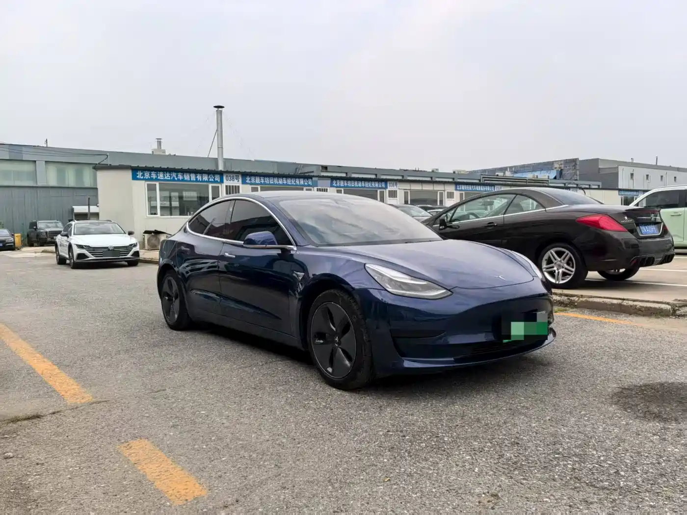 TESLA MODEL 3