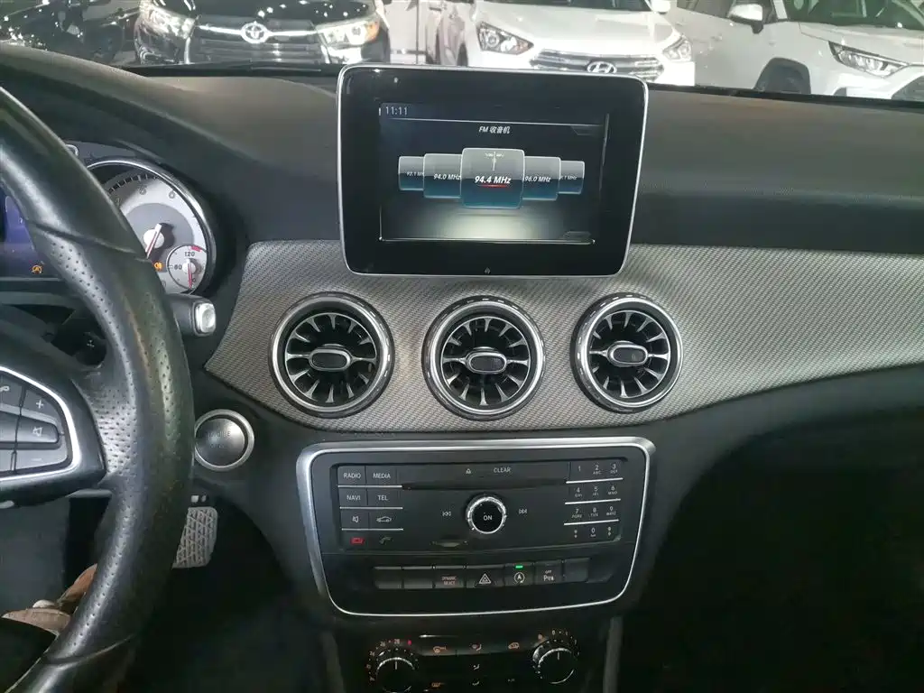 Mercedes-Benz GLA 2016 GLA 200 Dynamic фото 13