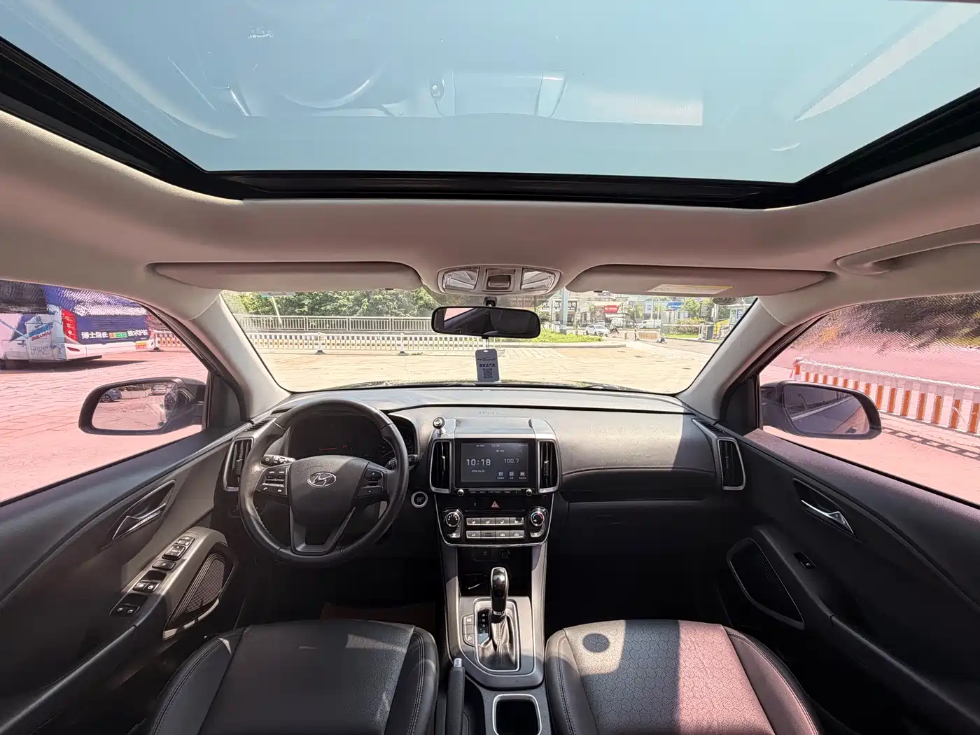 Hyundai Beijing Hyundai ix35 2018 2.0L Automatic 2WD Zhiyong·Enjoyment Edition фото 9