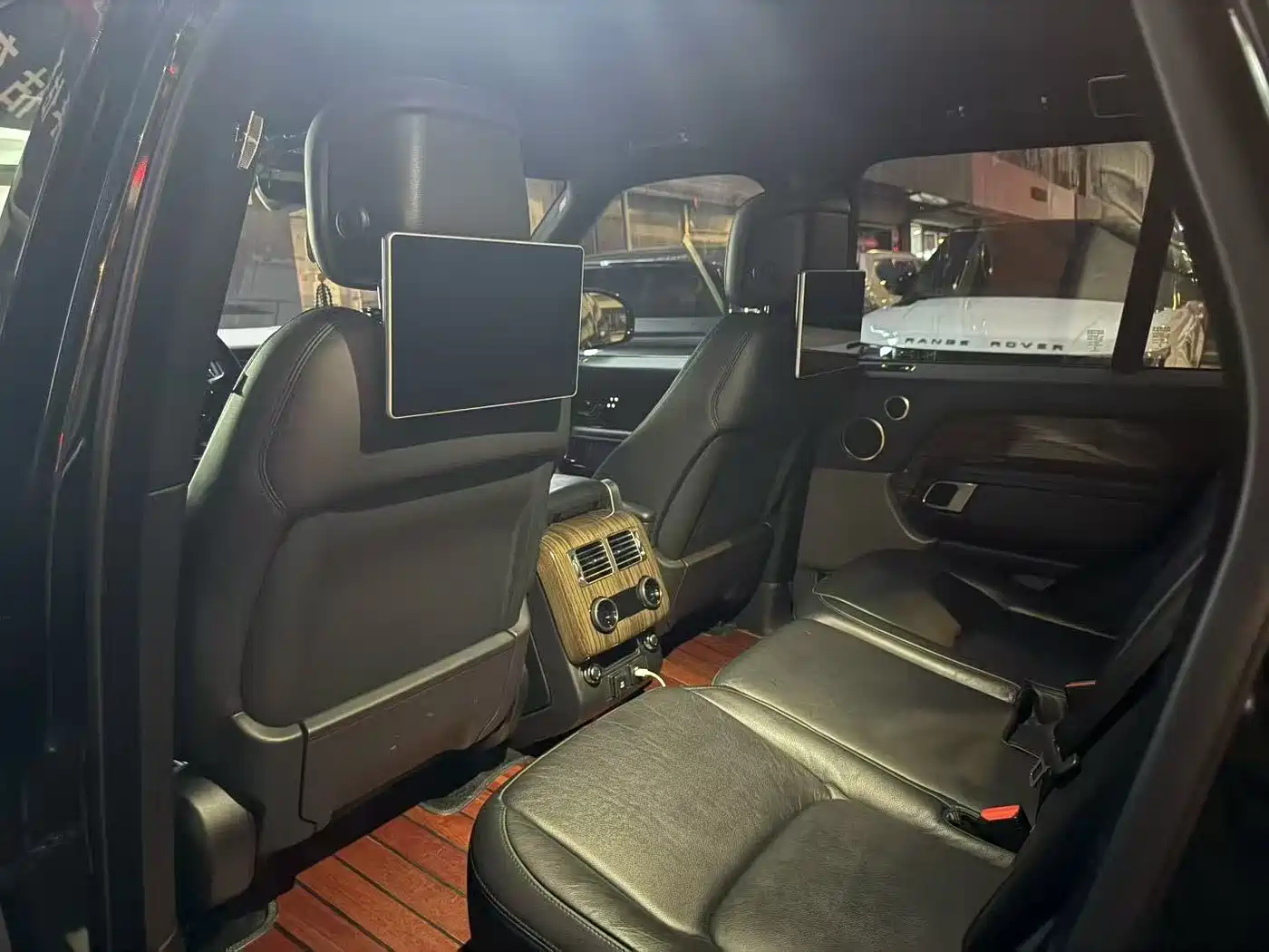 Land Rover Range Rover 2018 3.0 SC V6 Golden Age Edition фото 5