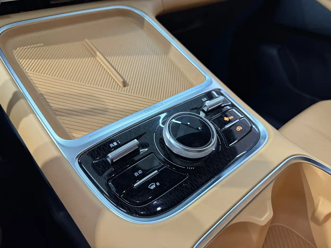 Geely Galaxy Galaxy Starship 7 EM-i 2025 Model 55km Voyage Edition фото 13