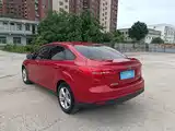 Фото 16 - Ford Focus