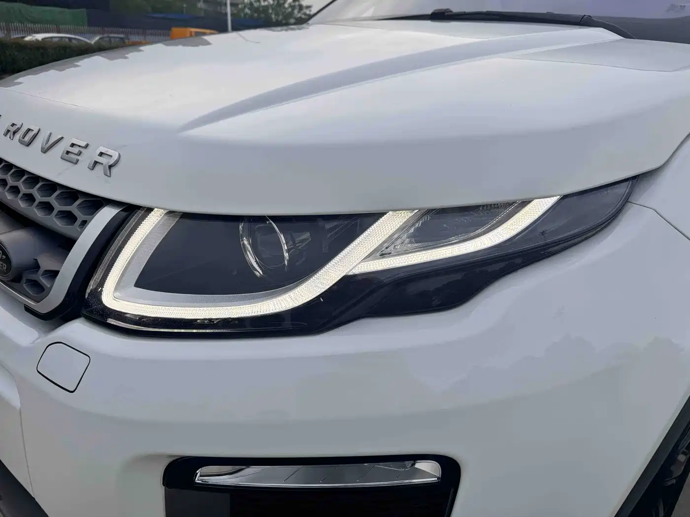 Land Rover Range Rover Evoque 2017 2.0T SE Smart Shine Edition фото 3