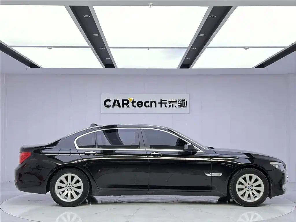 BMW 7 Series 2009 Model 740Li Leading Edition фото 4