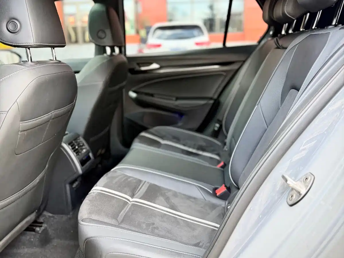 Volkswagen Golf 2021 280TSI DSG R-Line фото 11