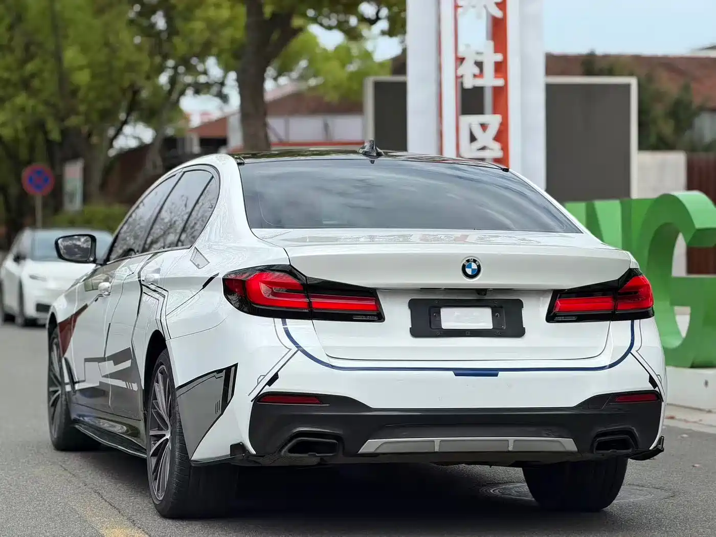 BMW 5 Series 2022 530Li Leading M Sport Package фото 13