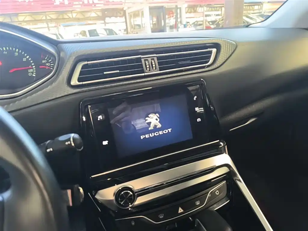 Peugeot 308 2016 1.6L Automatic Luxury фото 13