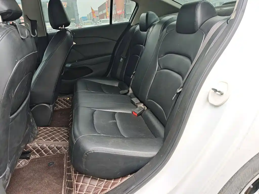 Photo 17 - Chevrolet Cavalier