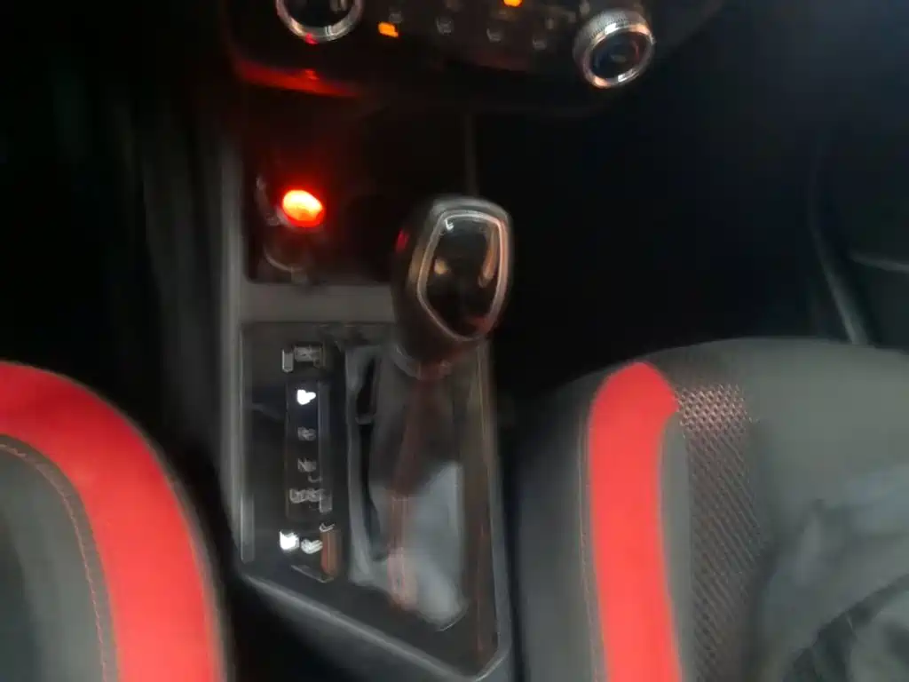 JAC Refine S2 2017 2017 1.5L CVT Luxury Connected